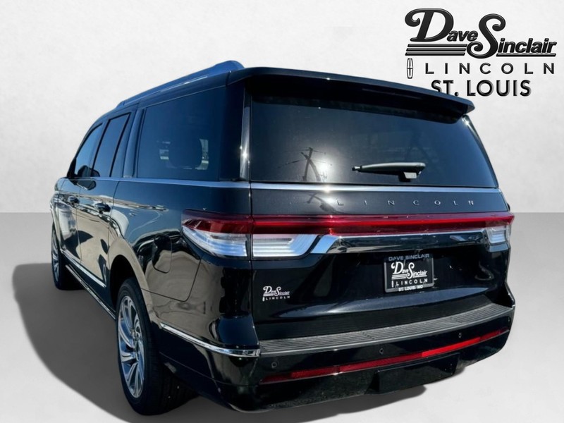 Lincoln Navigator L Vehicle Full-screen Gallery Image 07