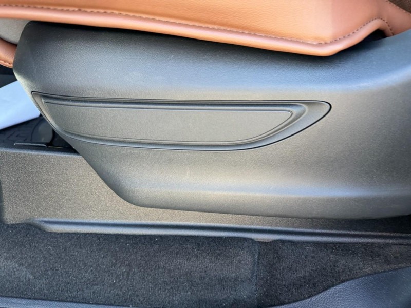 Lincoln Navigator L Vehicle Full-screen Gallery Image 20