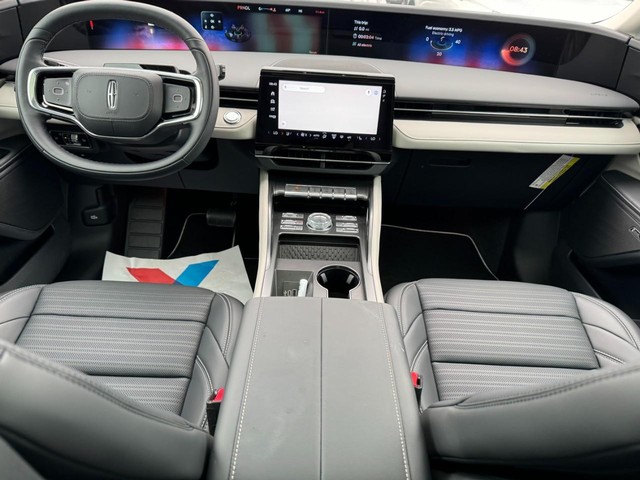 Lincoln Nautilus Vehicle Full-screen Gallery Image 15