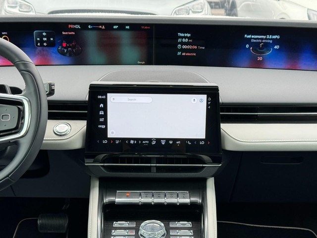 Lincoln Nautilus Vehicle Full-screen Gallery Image 17