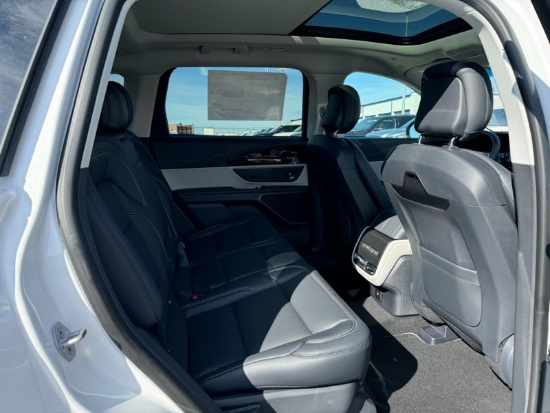 Lincoln Nautilus Vehicle Full-screen Gallery Image 13