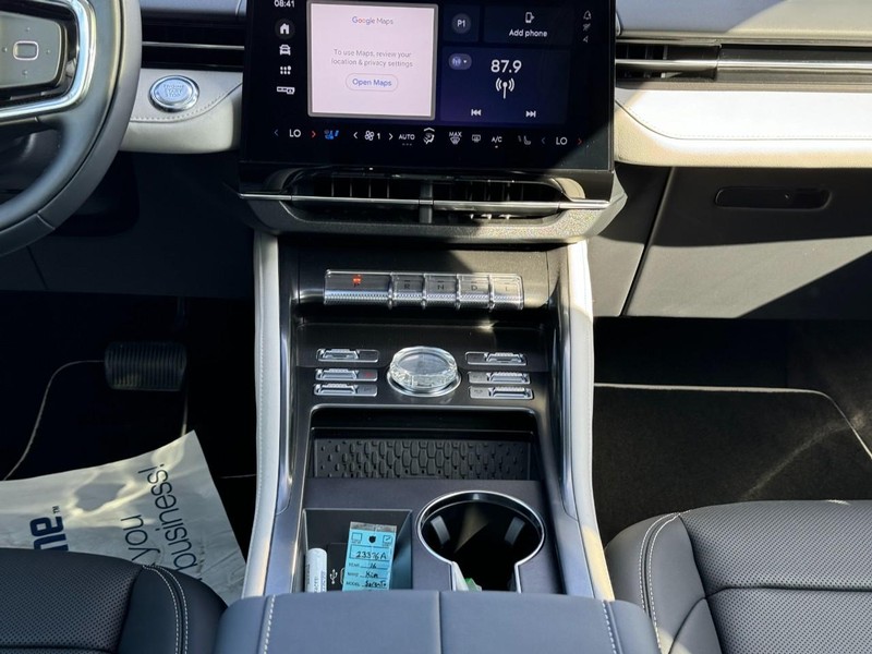 Lincoln Nautilus Vehicle Full-screen Gallery Image 17