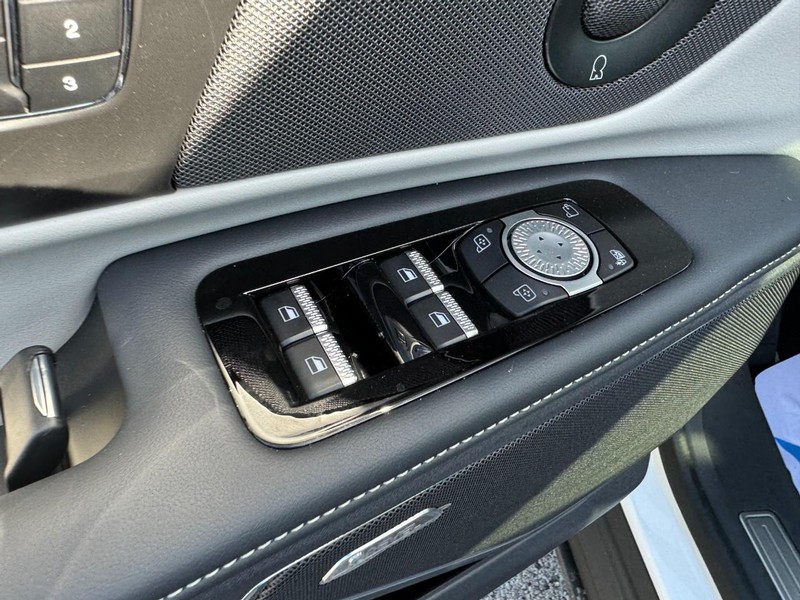 Lincoln Nautilus Vehicle Full-screen Gallery Image 19