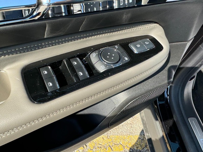 Lincoln Corsair Vehicle Full-screen Gallery Image 19