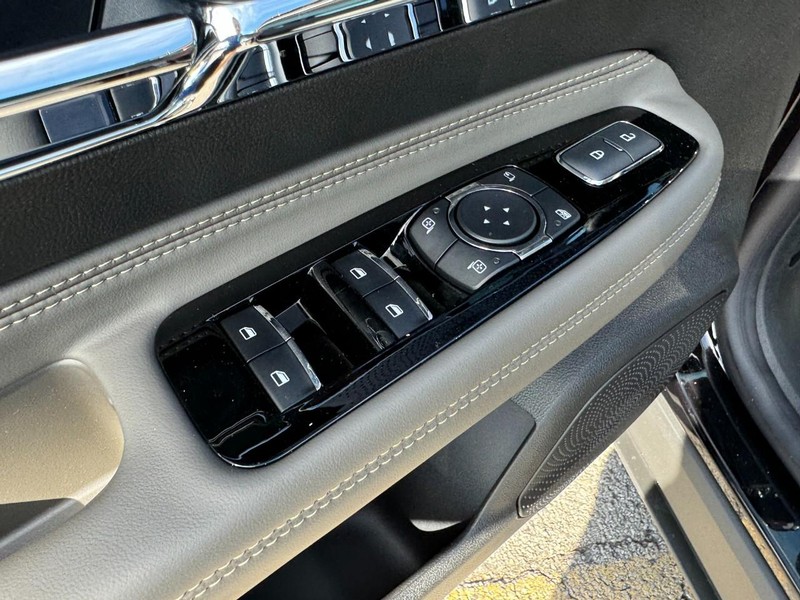 Lincoln Corsair Vehicle Full-screen Gallery Image 19