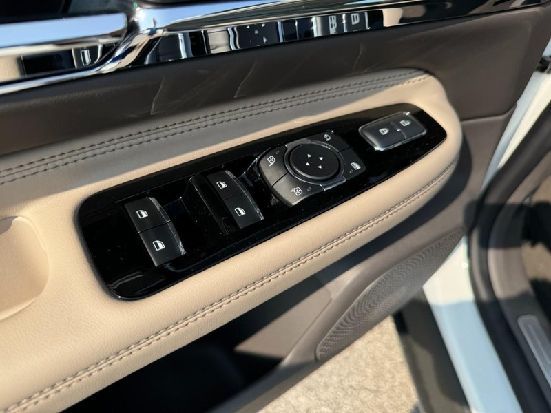 Lincoln Corsair Vehicle Full-screen Gallery Image 19
