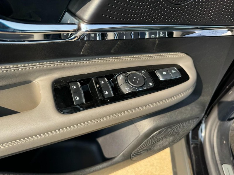 Lincoln Corsair Vehicle Full-screen Gallery Image 19