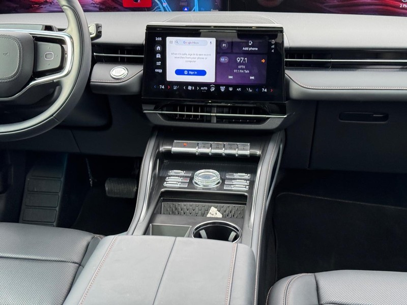 Lincoln Nautilus Vehicle Full-screen Gallery Image 17