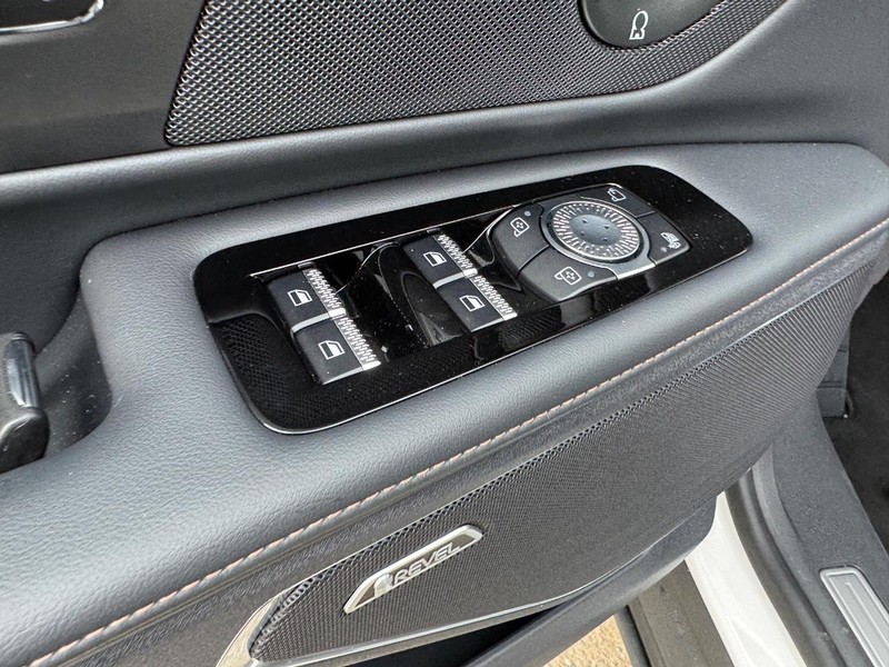 Lincoln Nautilus Vehicle Full-screen Gallery Image 19