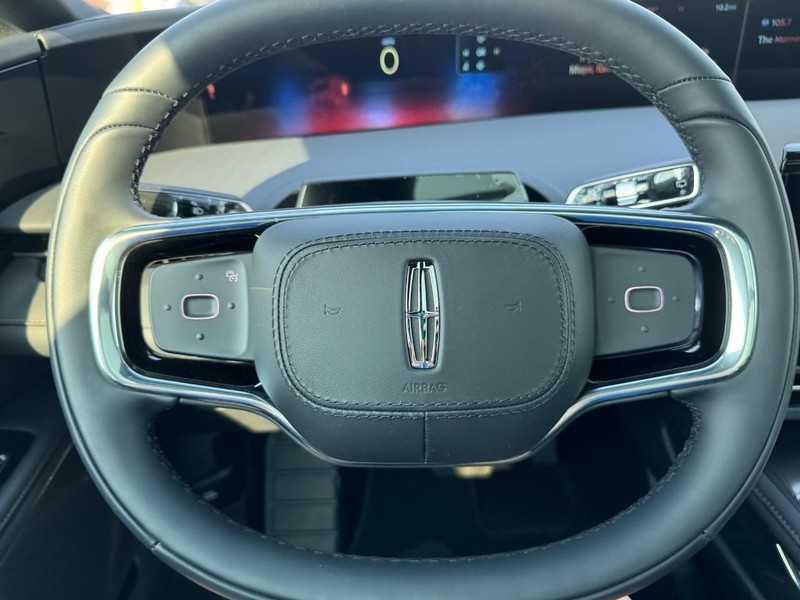 Lincoln Nautilus Vehicle Full-screen Gallery Image 21