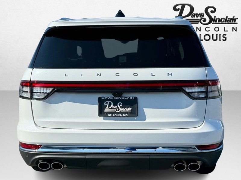 Lincoln Aviator Vehicle Full-screen Gallery Image 06