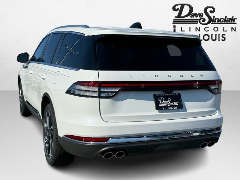 Lincoln Aviator Vehicle Full-screen Gallery Image 07