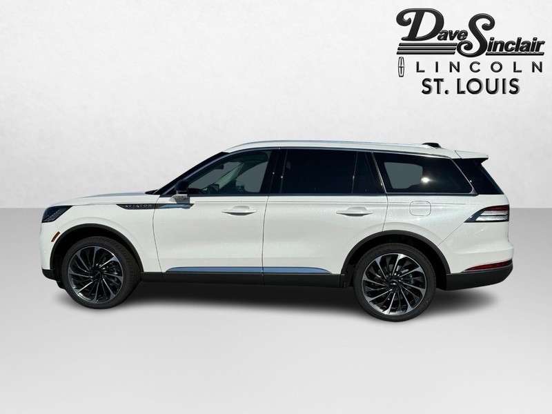Lincoln Aviator Vehicle Full-screen Gallery Image 09