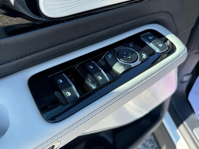 Lincoln Aviator Vehicle Full-screen Gallery Image 21