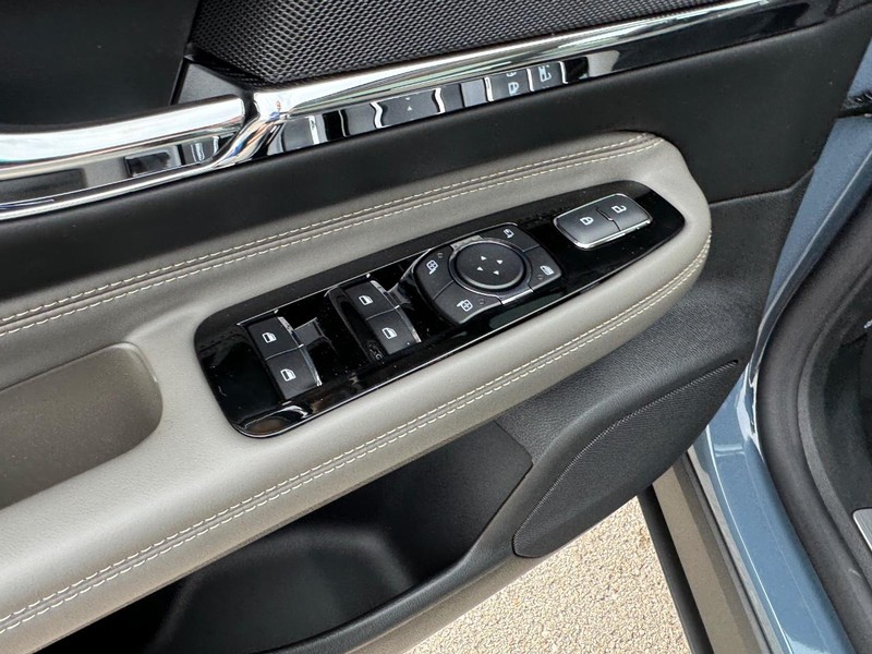 Lincoln Corsair Vehicle Full-screen Gallery Image 19
