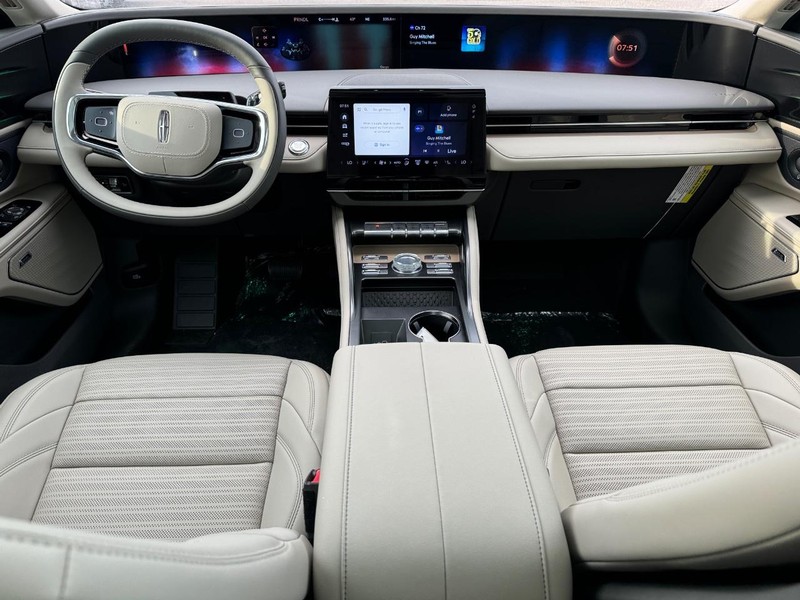 Lincoln Nautilus Vehicle Full-screen Gallery Image 14