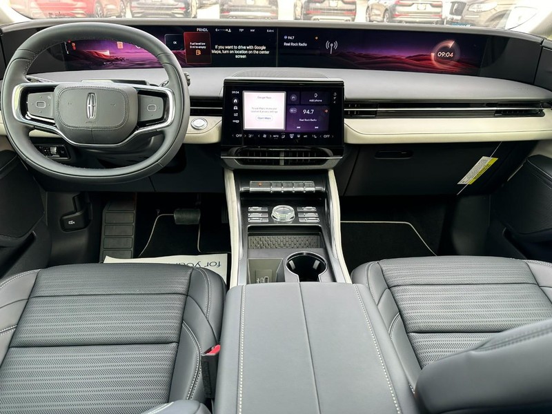 Lincoln Nautilus Vehicle Full-screen Gallery Image 12