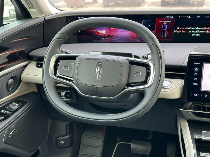 Lincoln Nautilus Vehicle Full-screen Gallery Image 13