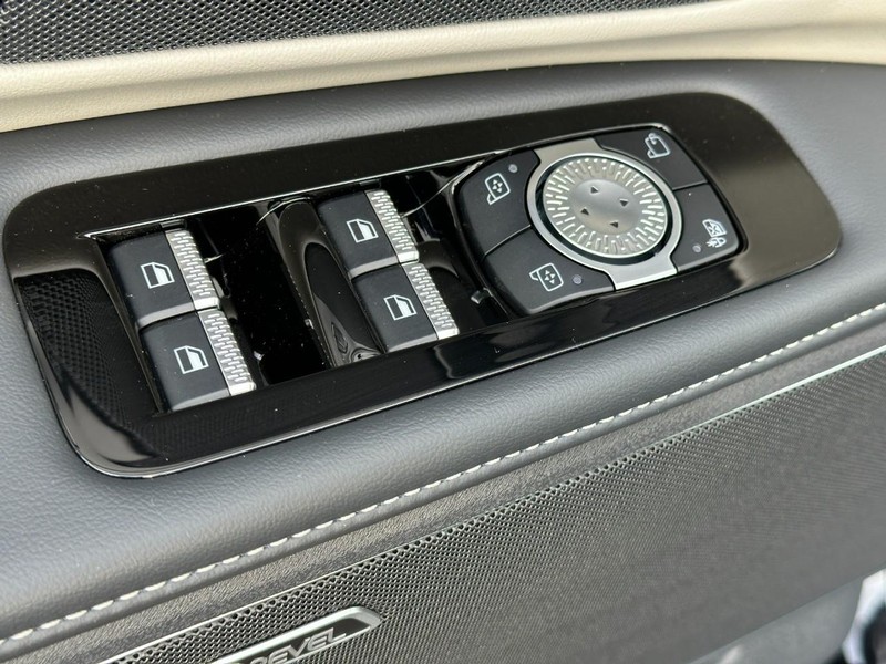 Lincoln Nautilus Vehicle Full-screen Gallery Image 16