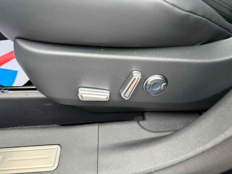 Lincoln Nautilus Vehicle Full-screen Gallery Image 18