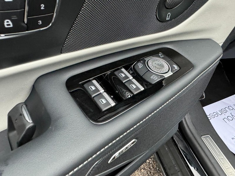 Lincoln Nautilus Vehicle Full-screen Gallery Image 19