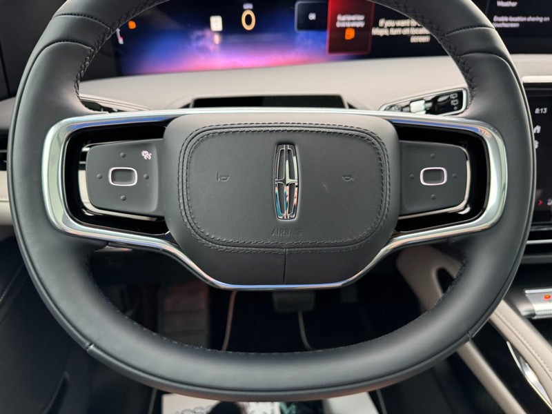 Lincoln Nautilus Vehicle Full-screen Gallery Image 21