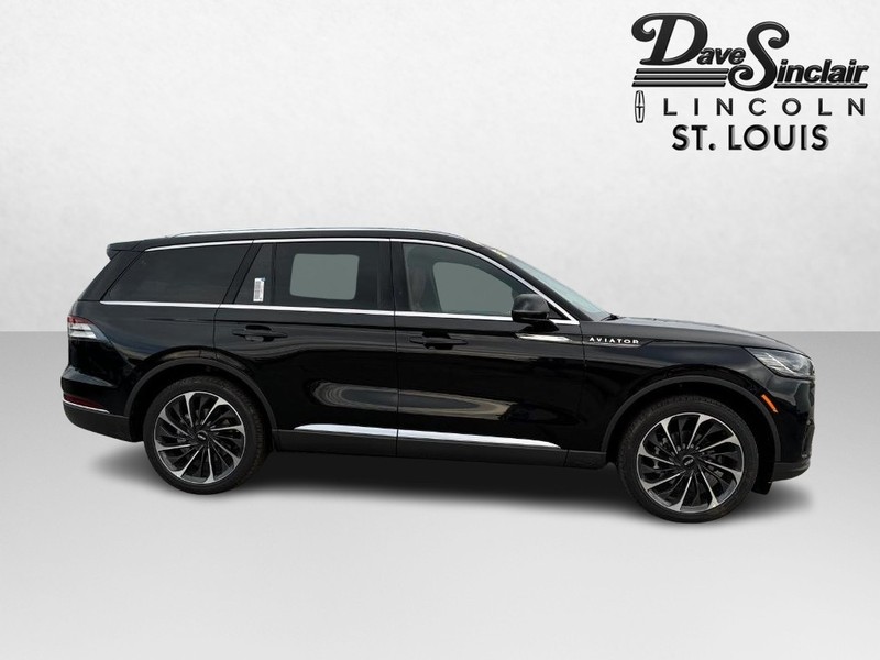 Lincoln Aviator Vehicle Full-screen Gallery Image 04