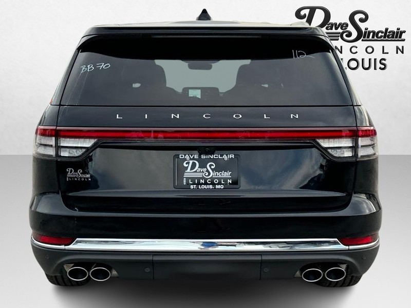 Lincoln Aviator Vehicle Full-screen Gallery Image 06