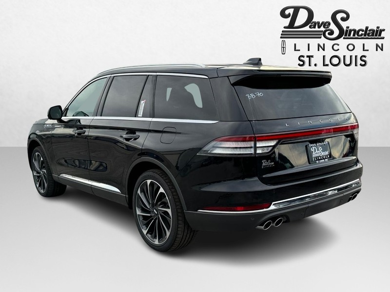 Lincoln Aviator Vehicle Full-screen Gallery Image 07