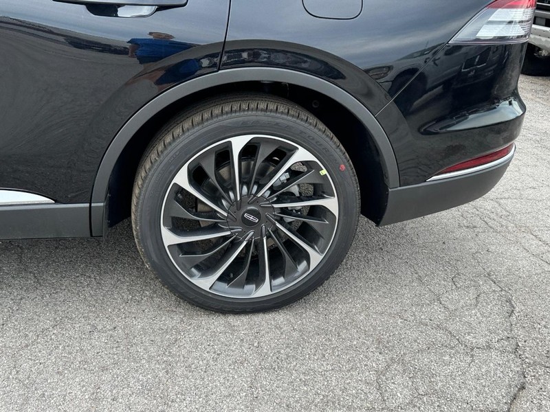 Lincoln Aviator Vehicle Full-screen Gallery Image 10