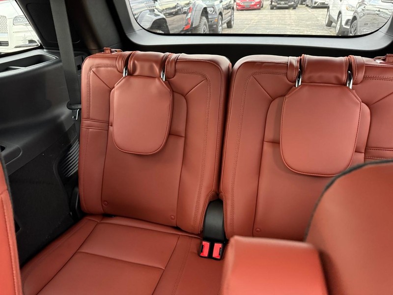 Lincoln Aviator Vehicle Full-screen Gallery Image 13