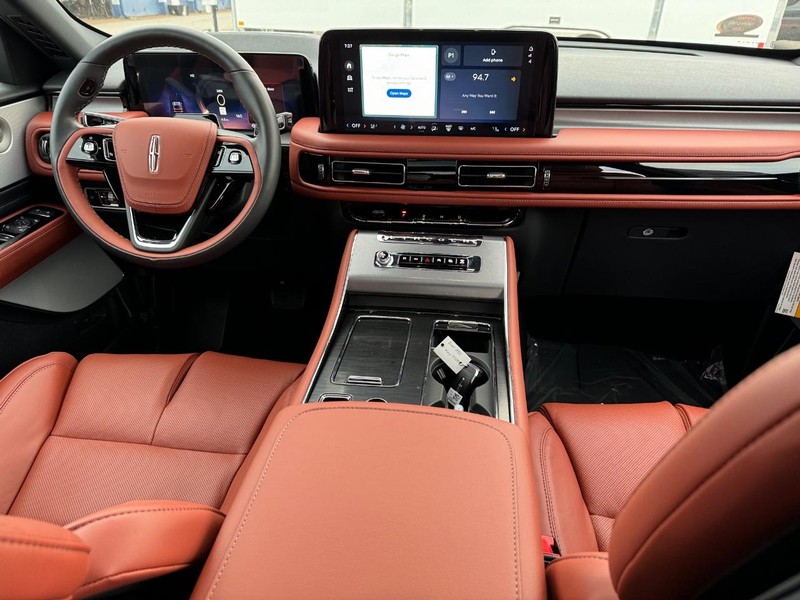 Lincoln Aviator Vehicle Full-screen Gallery Image 16