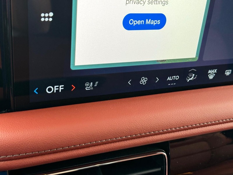 Lincoln Aviator Vehicle Full-screen Gallery Image 26