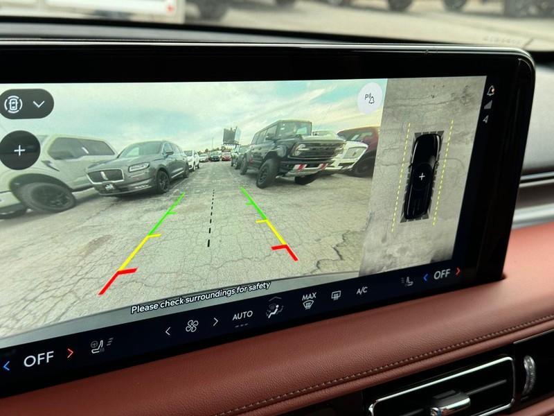 Lincoln Aviator Vehicle Full-screen Gallery Image 27