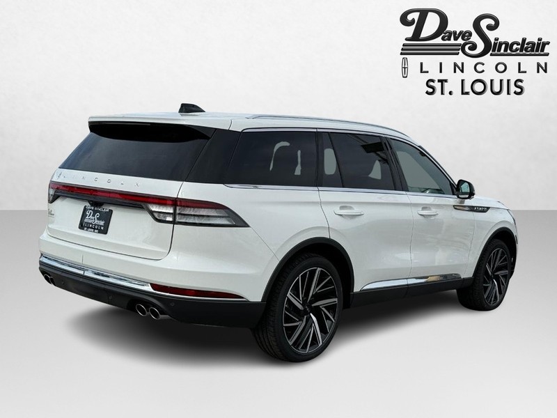 Lincoln Aviator Vehicle Full-screen Gallery Image 05