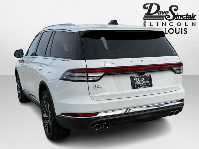 Lincoln Aviator Vehicle Full-screen Gallery Image 07