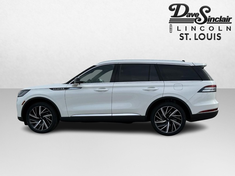 Lincoln Aviator Vehicle Full-screen Gallery Image 09
