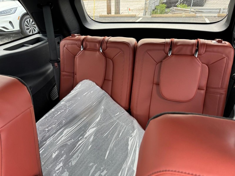 Lincoln Aviator Vehicle Full-screen Gallery Image 14