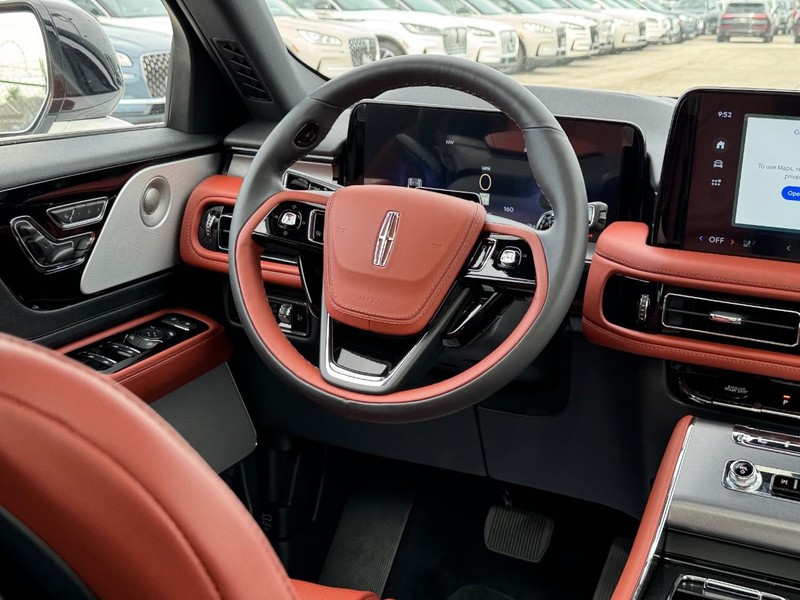 Lincoln Aviator Vehicle Full-screen Gallery Image 17
