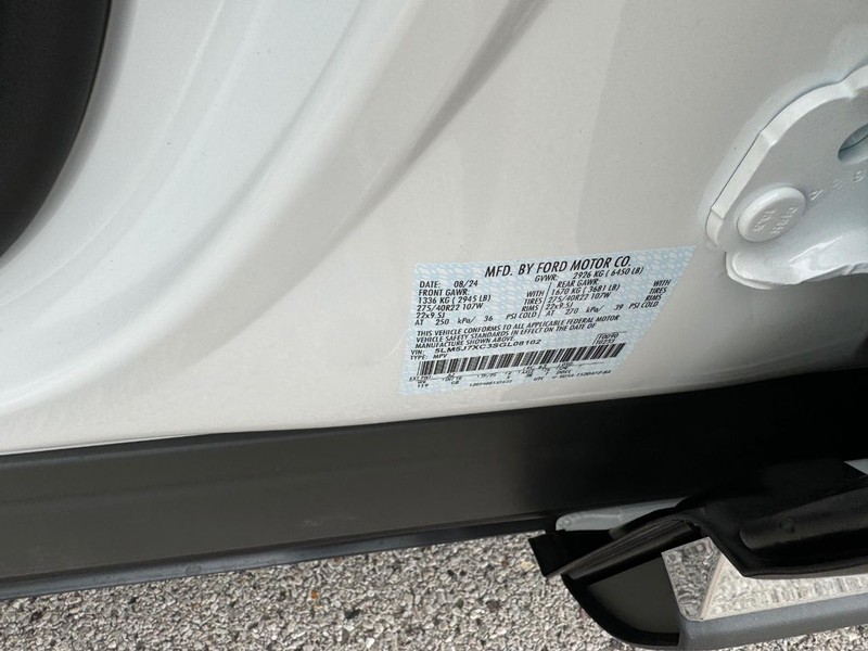 Lincoln Aviator Vehicle Full-screen Gallery Image 28