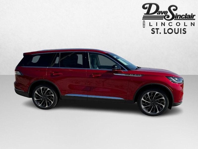 Lincoln Aviator Vehicle Full-screen Gallery Image 04