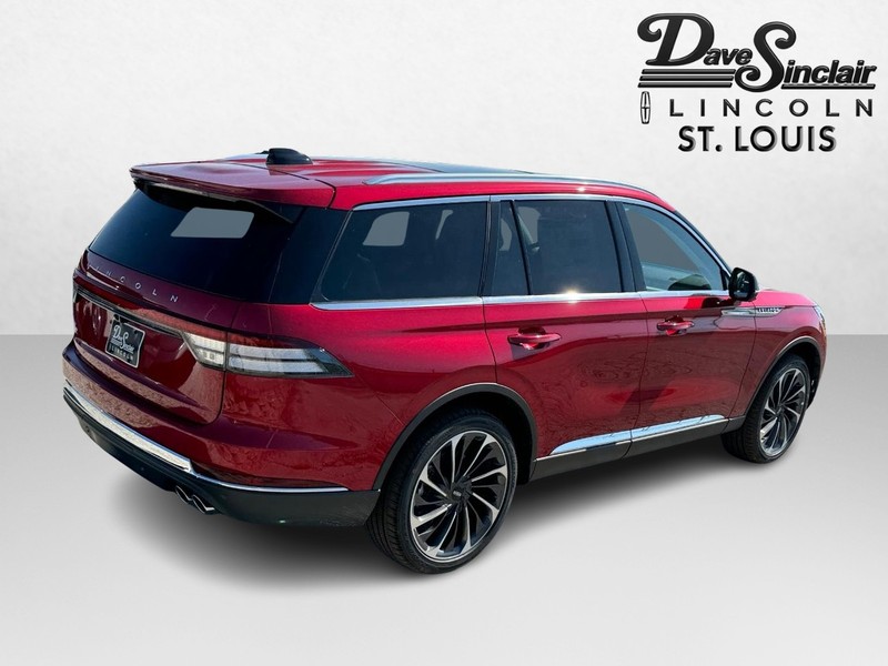 Lincoln Aviator Vehicle Full-screen Gallery Image 05
