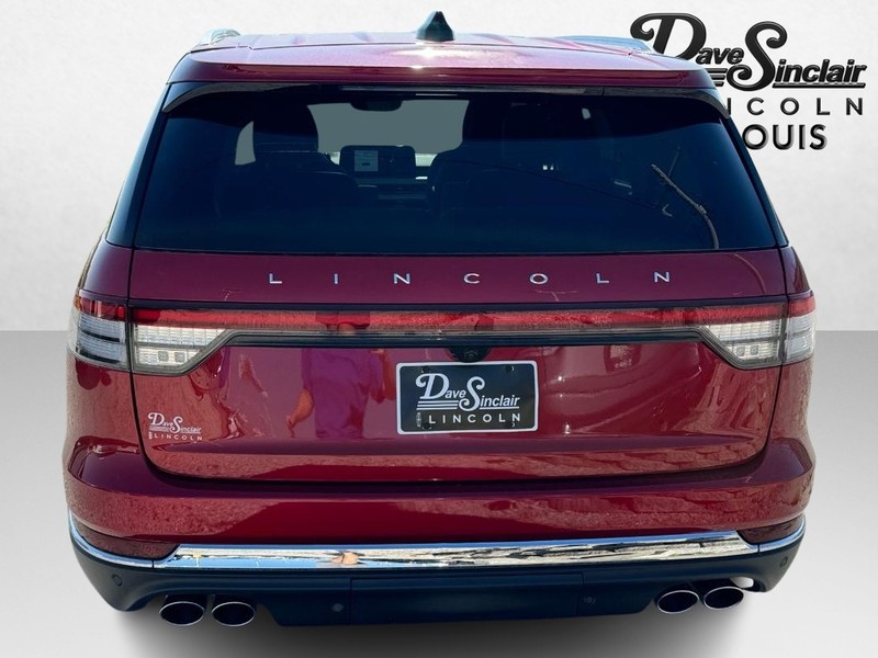 Lincoln Aviator Vehicle Full-screen Gallery Image 06