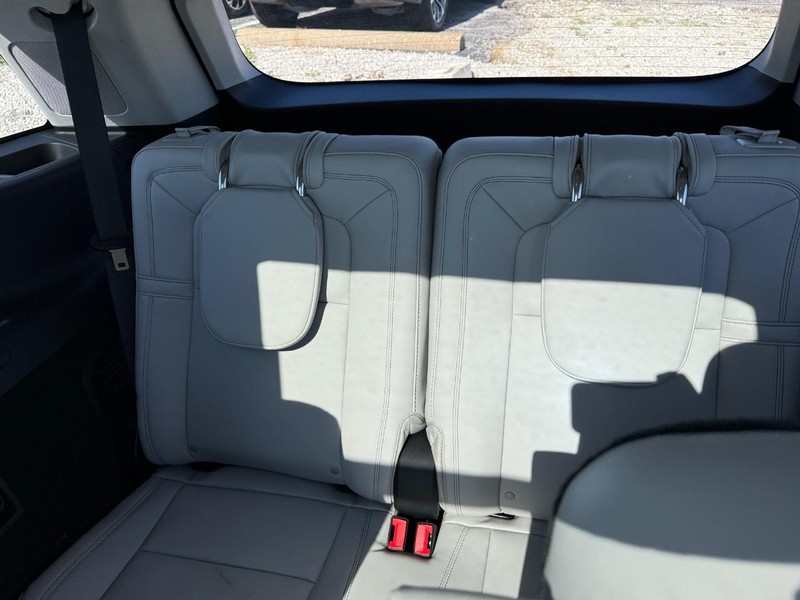 Lincoln Aviator Vehicle Full-screen Gallery Image 13