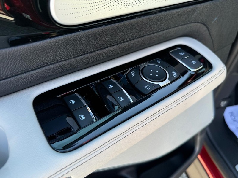 Lincoln Aviator Vehicle Full-screen Gallery Image 21