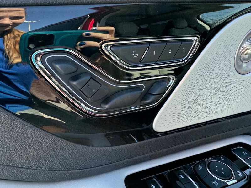 Lincoln Aviator Vehicle Full-screen Gallery Image 22