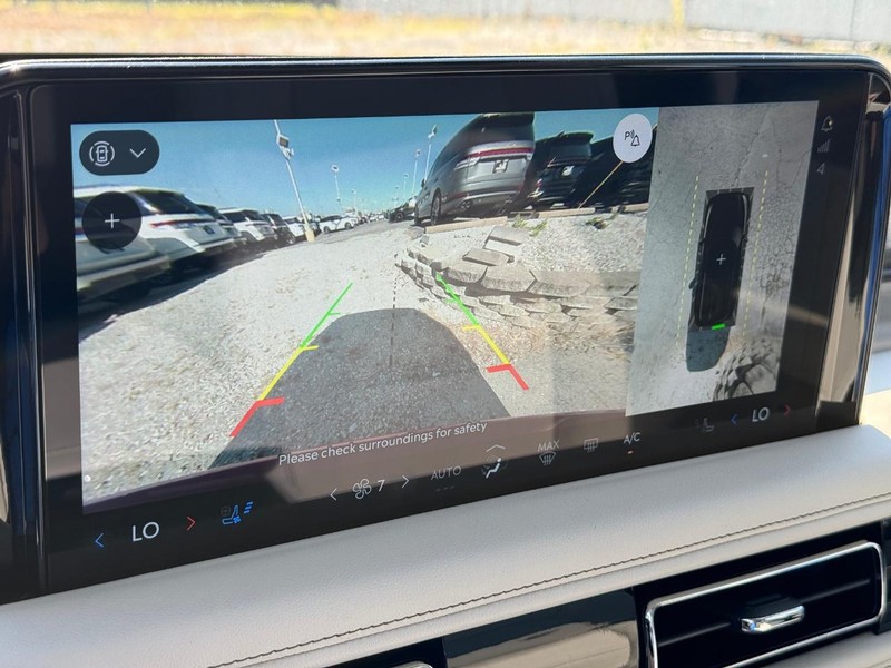 Lincoln Aviator Vehicle Full-screen Gallery Image 27