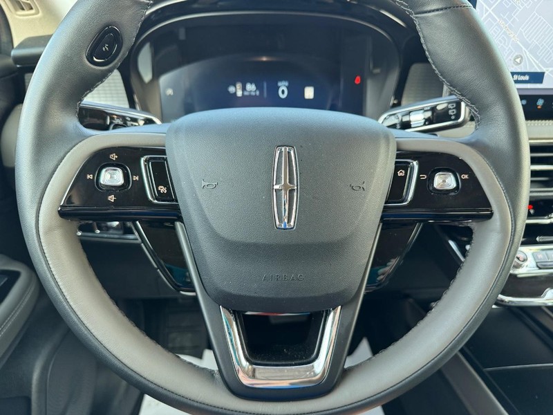 Lincoln Corsair Vehicle Full-screen Gallery Image 19