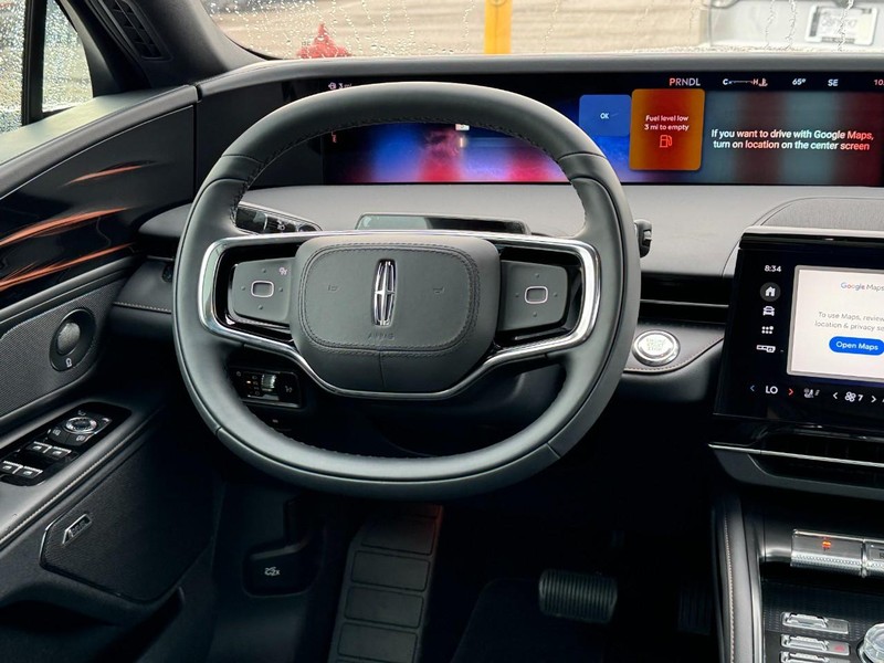 Lincoln Nautilus Vehicle Full-screen Gallery Image 15