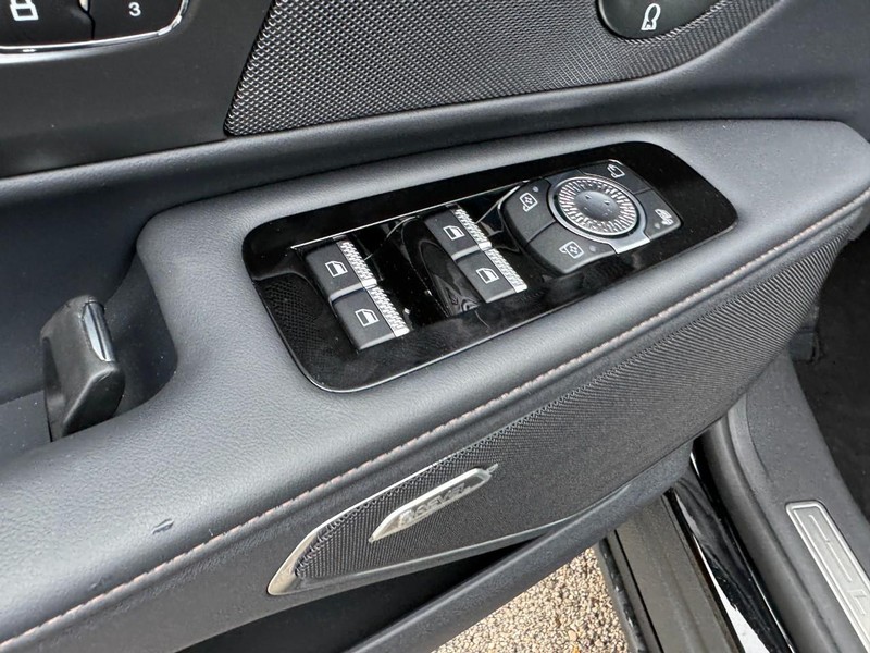 Lincoln Nautilus Vehicle Full-screen Gallery Image 19